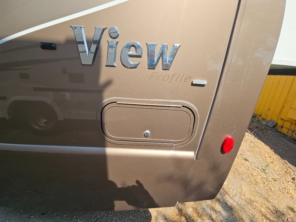 2011 Winnebago 2011 Winnebago View Profile - thumbnail 18