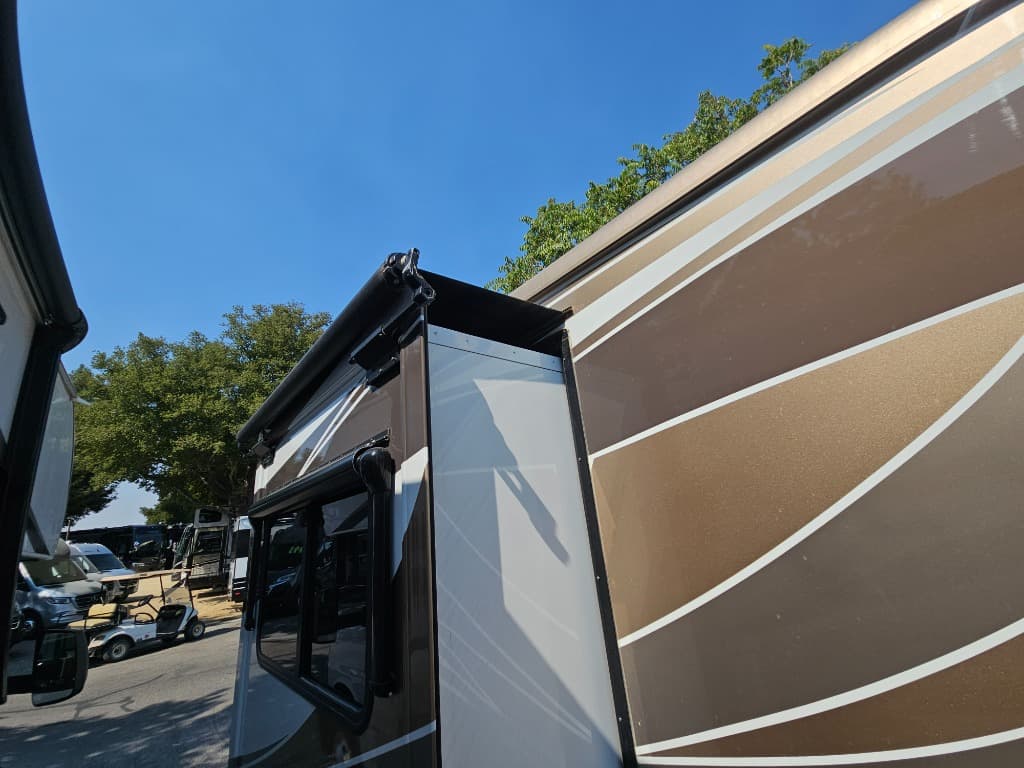 2011 Winnebago 2011 Winnebago View Profile - thumbnail 19