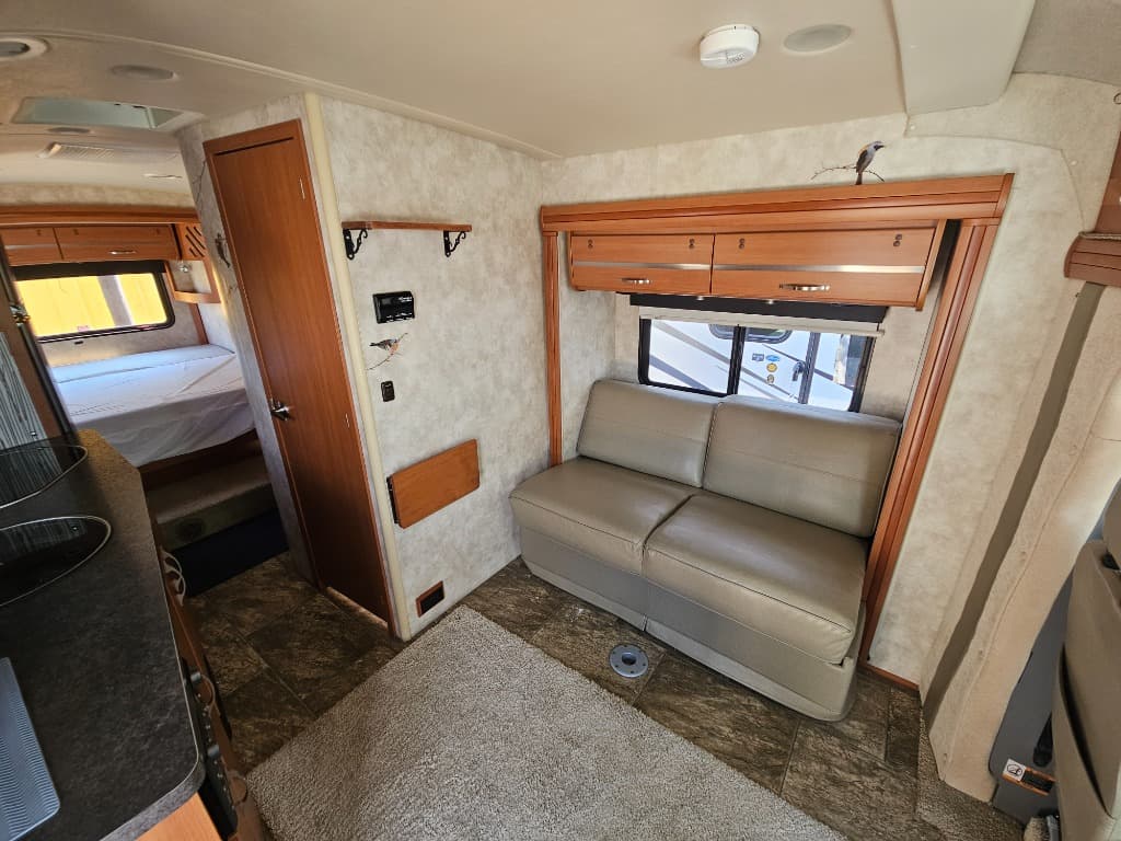 2011 Winnebago 2011 Winnebago View Profile - thumbnail 22