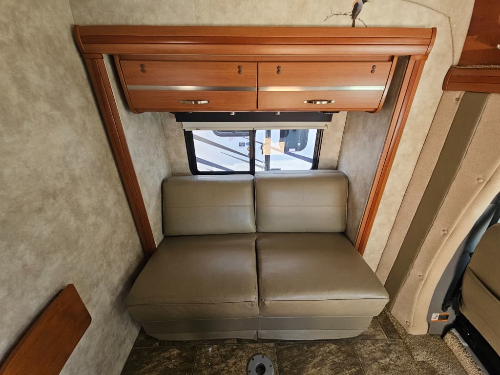 2011 Winnebago 2011 Winnebago View Profile - thumbnail 23