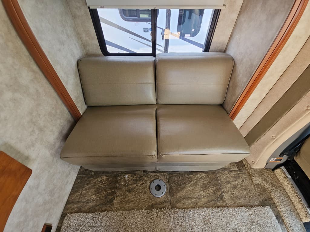 2011 Winnebago 2011 Winnebago View Profile - thumbnail 24