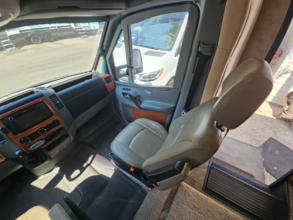 2011 Winnebago 2011 Winnebago View Profile - thumbnail 29