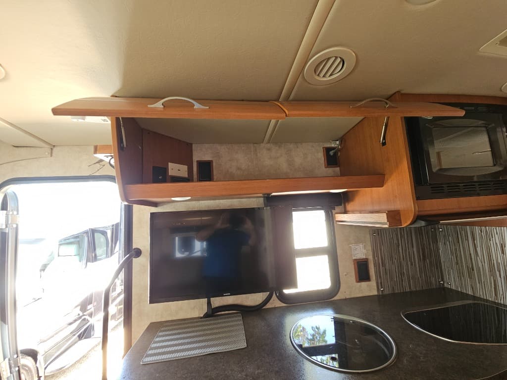 2011 Winnebago 2011 Winnebago View Profile - thumbnail 32