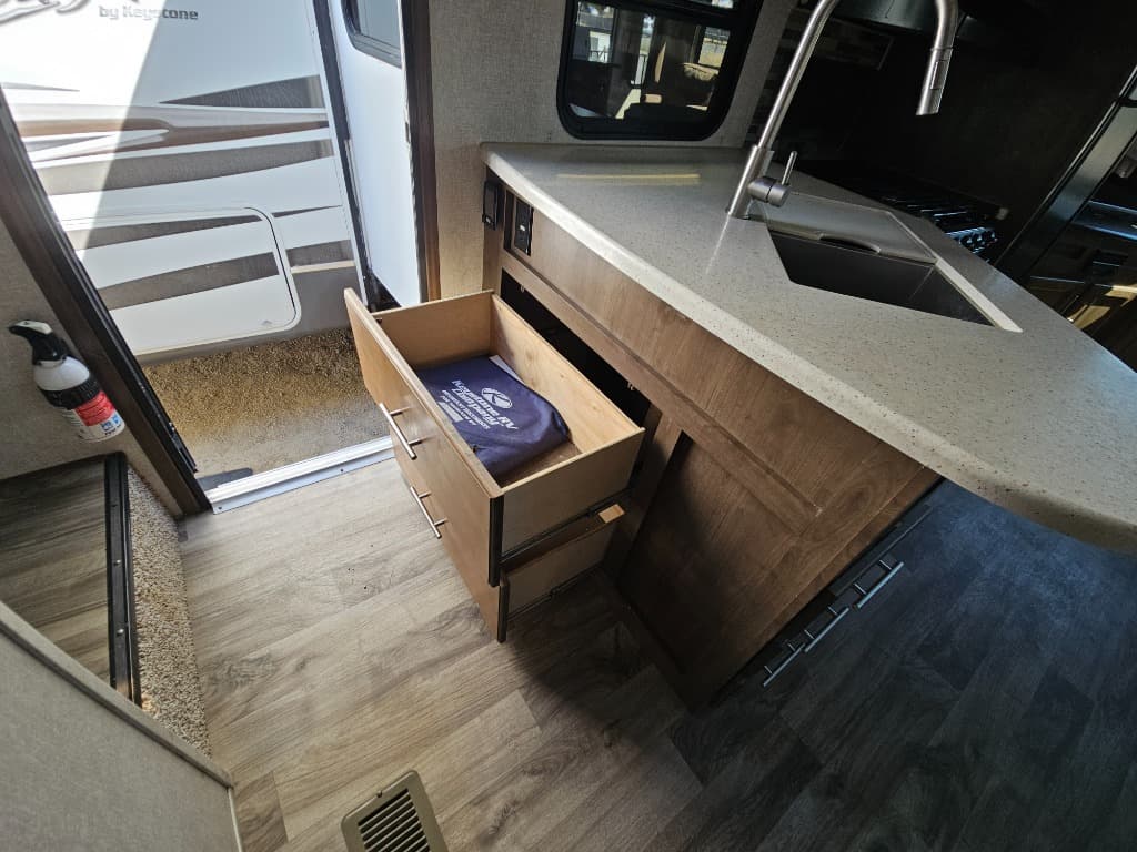 2018 Keystone RV 2018 Keystone RV Cougar Half-Ton Series - thumbnail 25