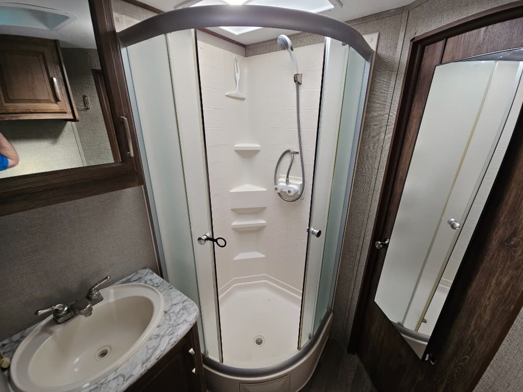 2018 Keystone RV 2018 Keystone RV Cougar Half-Ton - thumbnail 35