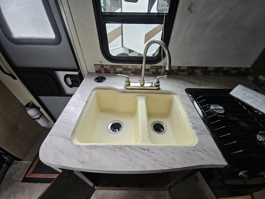 2018 Coachmen 2018 Coachmen Prism - thumbnail 35