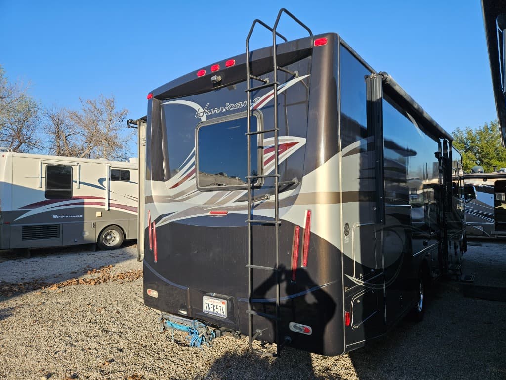 2014 Thor Motor Coach 2014 Thor Motor Coach Hurricane - thumbnail 2