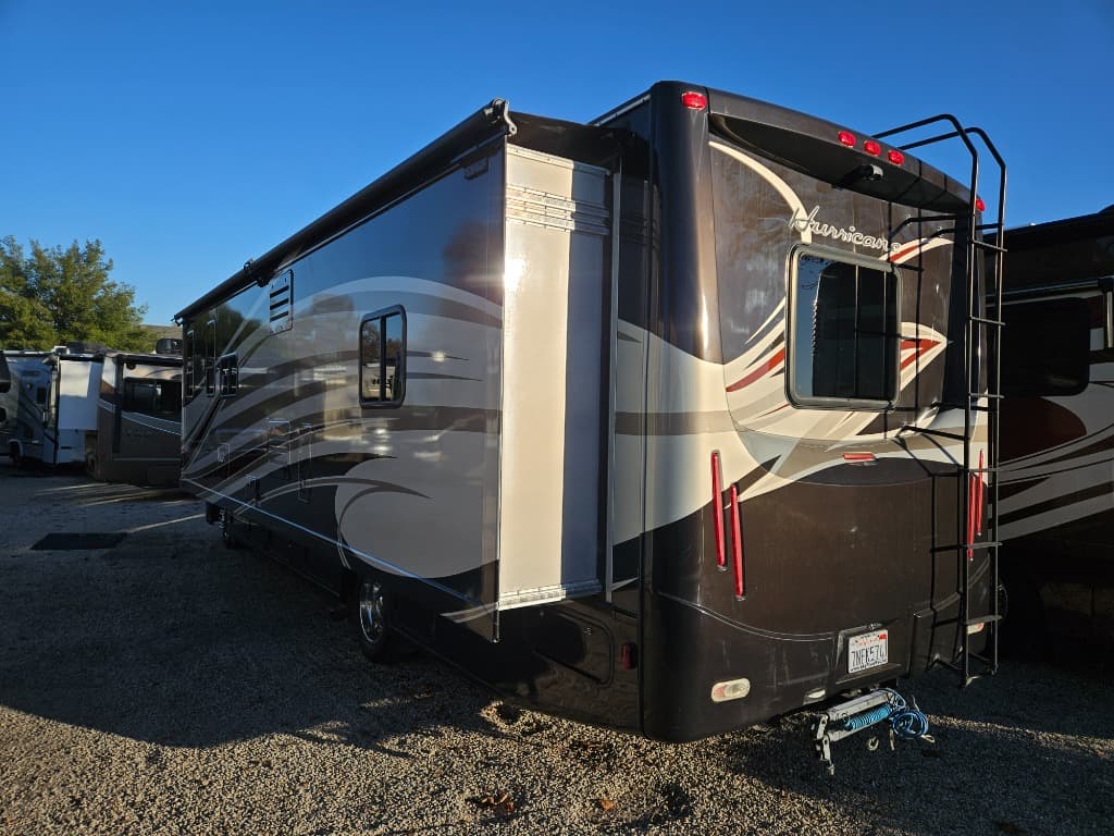 2014 Thor Motor Coach 2014 Thor Motor Coach Hurricane - thumbnail 4