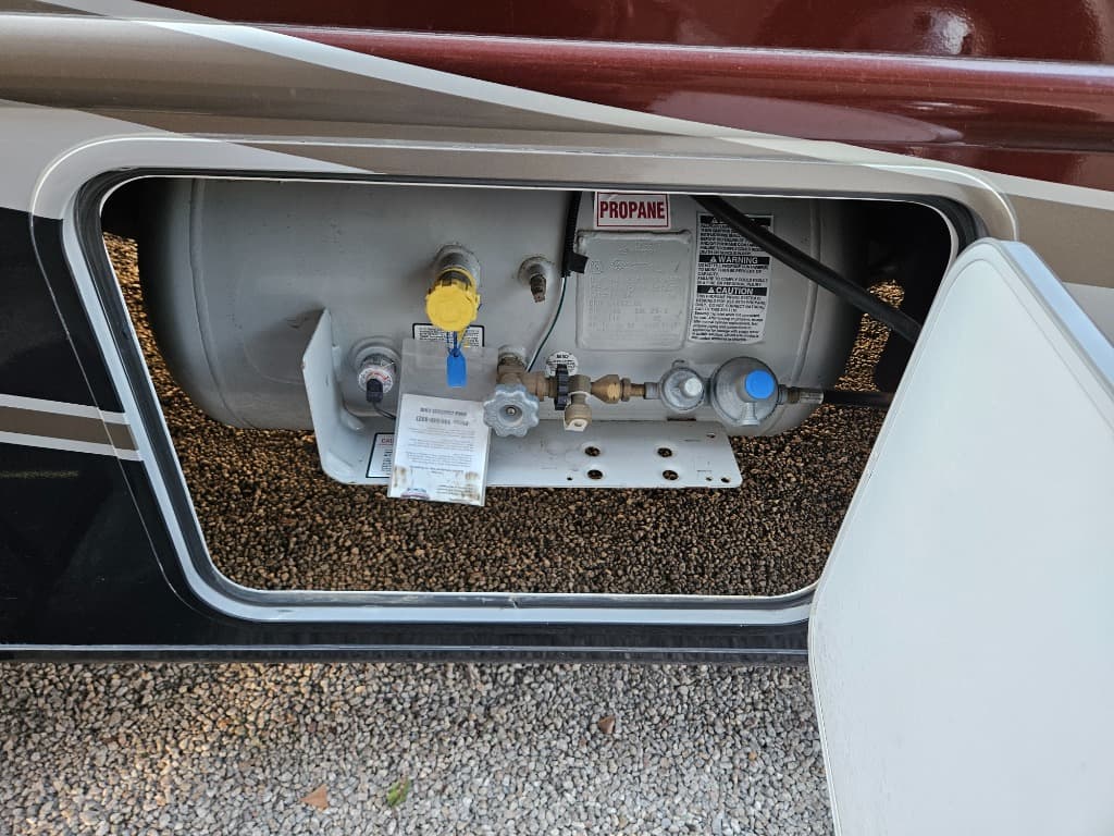 2014 Thor Motor Coach 2014 Thor Motor Coach Hurricane - thumbnail 11