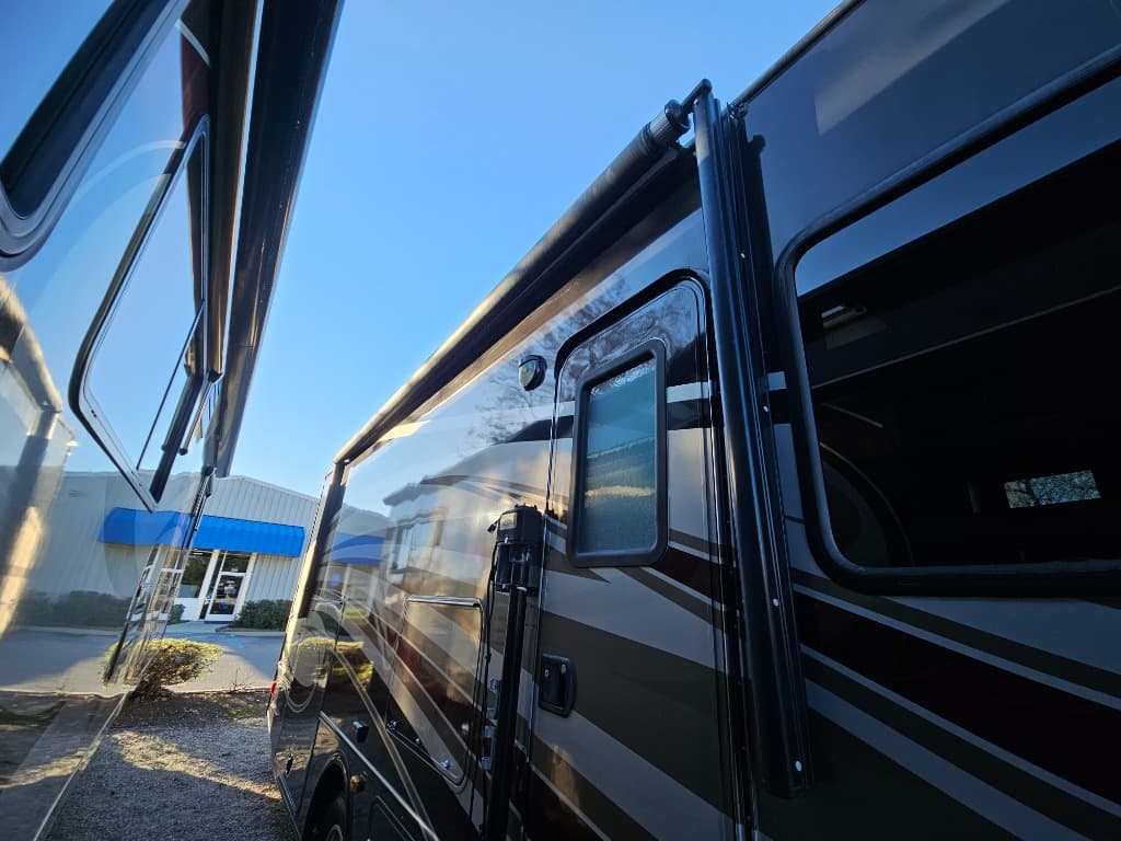 2014 Thor Motor Coach 2014 Thor Motor Coach Hurricane - thumbnail 14