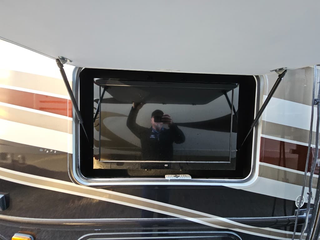 2014 Thor Motor Coach 2014 Thor Motor Coach Hurricane - thumbnail 16