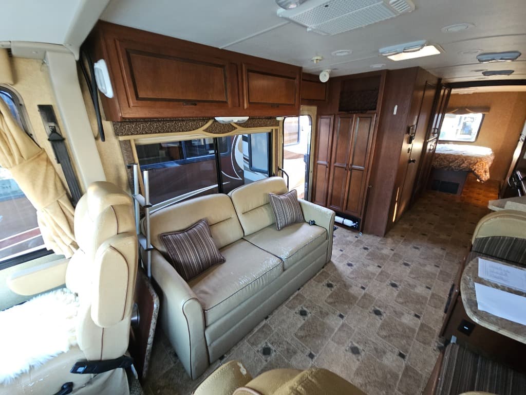 2014 Thor Motor Coach 2014 Thor Motor Coach Hurricane - thumbnail 29