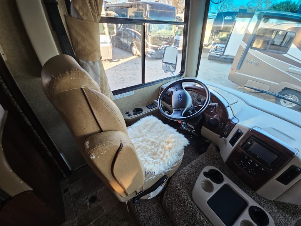 2014 Thor Motor Coach 2014 Thor Motor Coach Hurricane - thumbnail 31