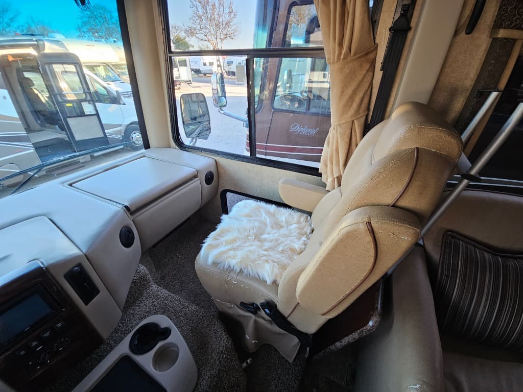 2014 Thor Motor Coach 2014 Thor Motor Coach Hurricane - thumbnail 32