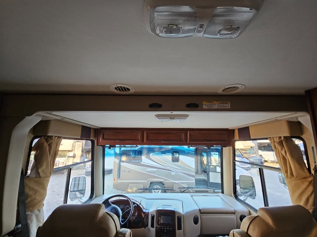 2014 Thor Motor Coach 2014 Thor Motor Coach Hurricane - thumbnail 36