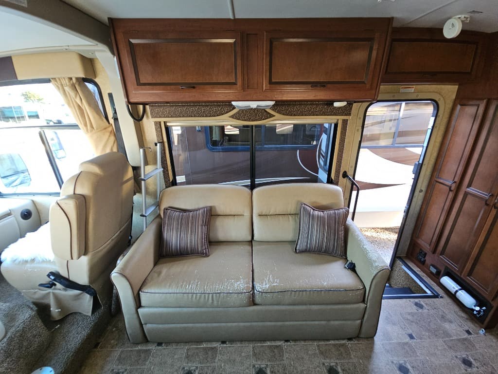 2014 Thor Motor Coach 2014 Thor Motor Coach Hurricane - thumbnail 37