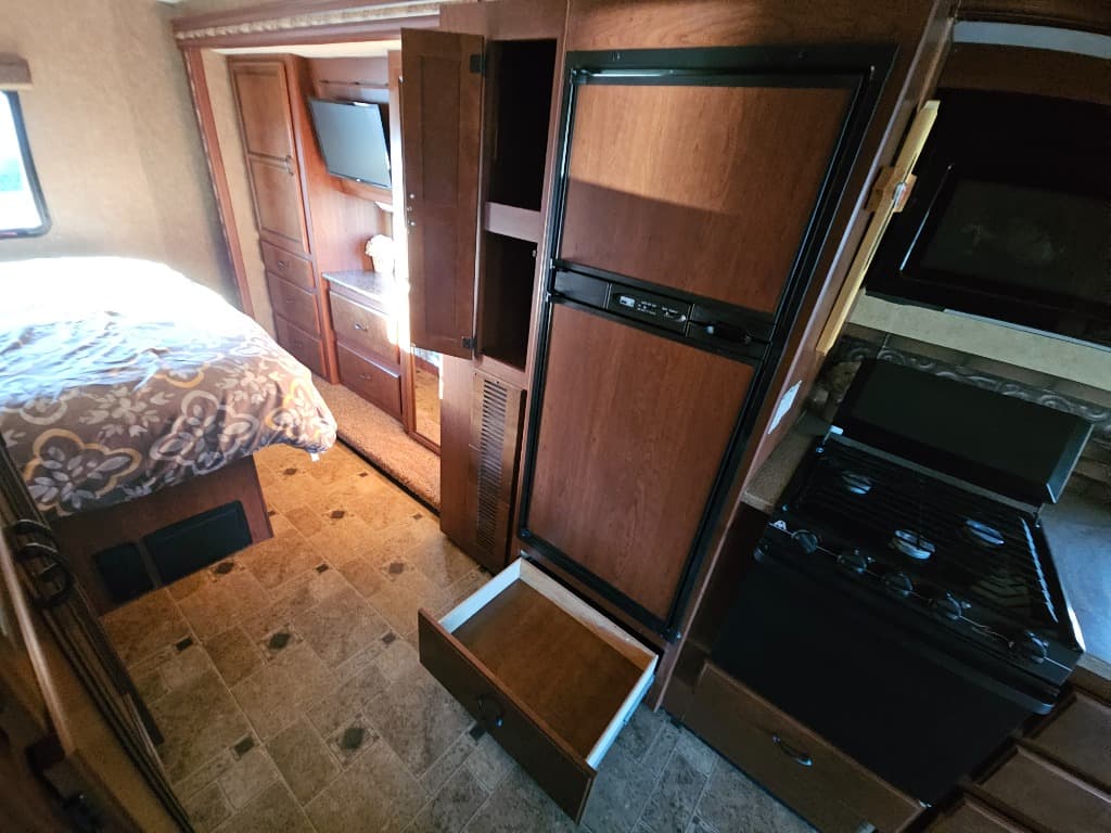 2014 Thor Motor Coach 2014 Thor Motor Coach Hurricane - thumbnail 52