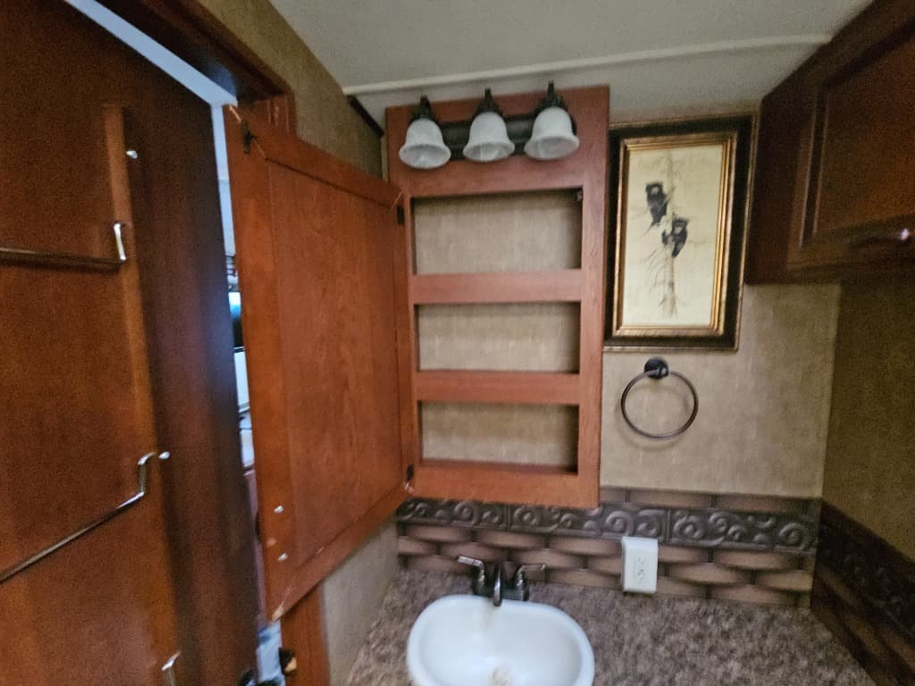 2014 Thor Motor Coach 2014 Thor Motor Coach Hurricane - thumbnail 57