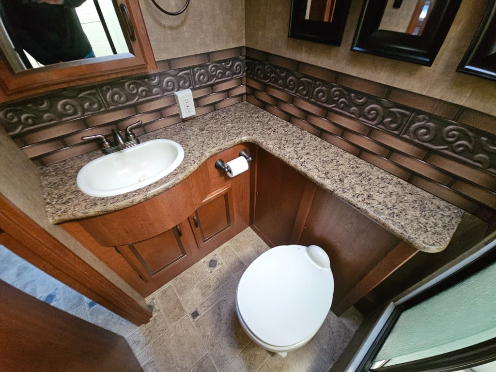 2014 Thor Motor Coach 2014 Thor Motor Coach Hurricane - thumbnail 58