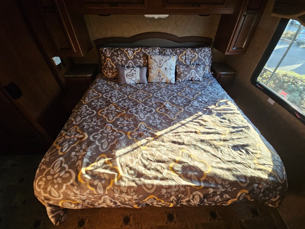 2014 Thor Motor Coach 2014 Thor Motor Coach Hurricane - thumbnail 62