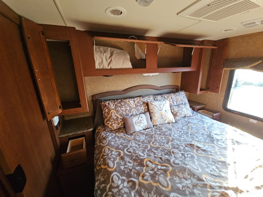 2014 Thor Motor Coach 2014 Thor Motor Coach Hurricane - thumbnail 64