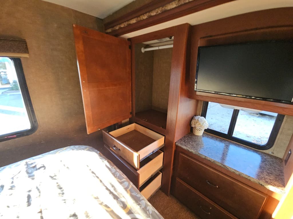 2014 Thor Motor Coach 2014 Thor Motor Coach Hurricane - thumbnail 68