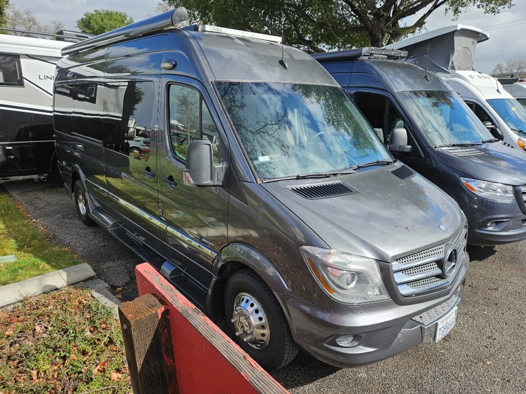 2015 Roadtrek Adventurous CS