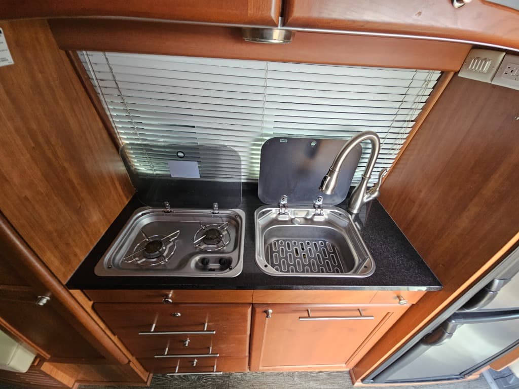 2015 Roadtrek 2015 Roadtrek Adventurous - thumbnail 11