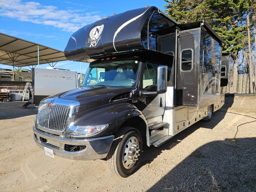 2022 NeXus RV 2022 NeXus RV Wraith - thumbnail 5