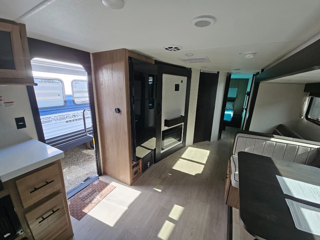 2025 Forest River 2025 Forest River Cherokee Grey Wolf Black Label - thumbnail 8