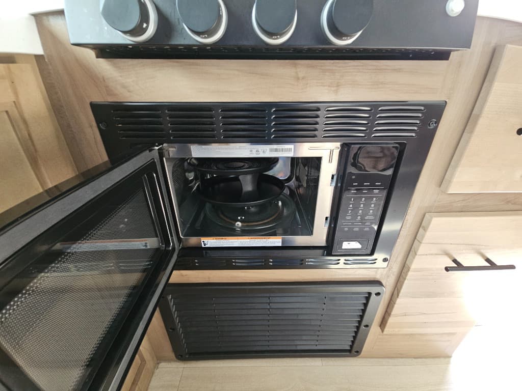 2025 Forest River 2025 Forest River Cherokee Grey Wolf Black Label - thumbnail 13