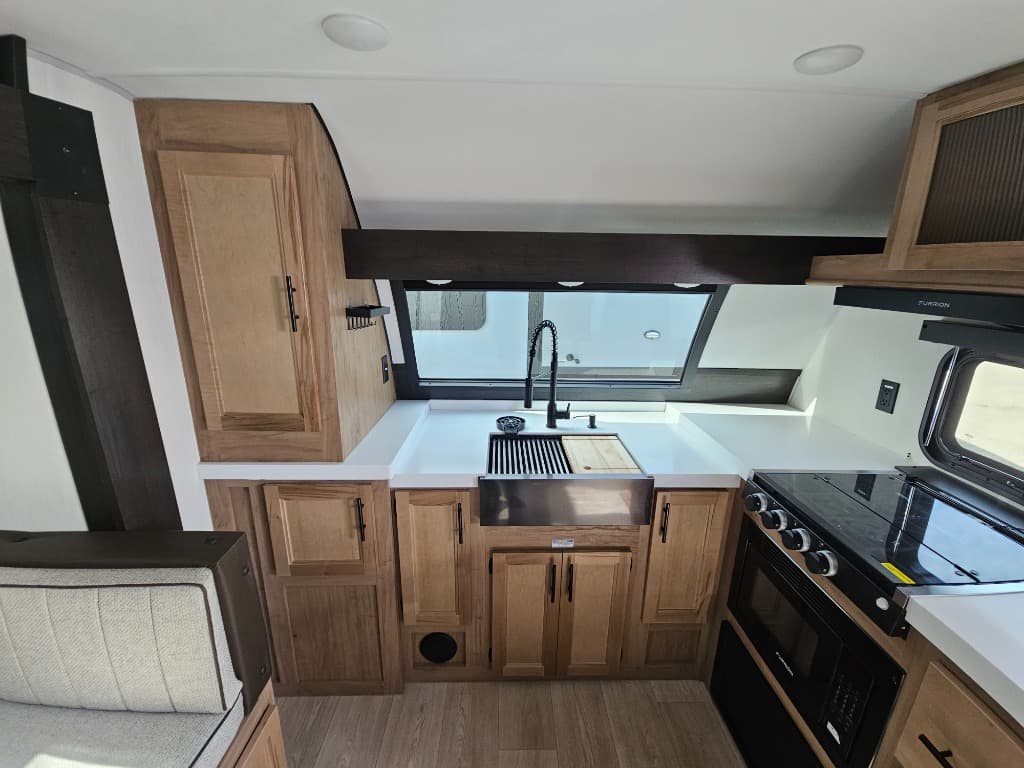 2025 Forest River 2025 Forest River Cherokee Grey Wolf Black Label - thumbnail 15