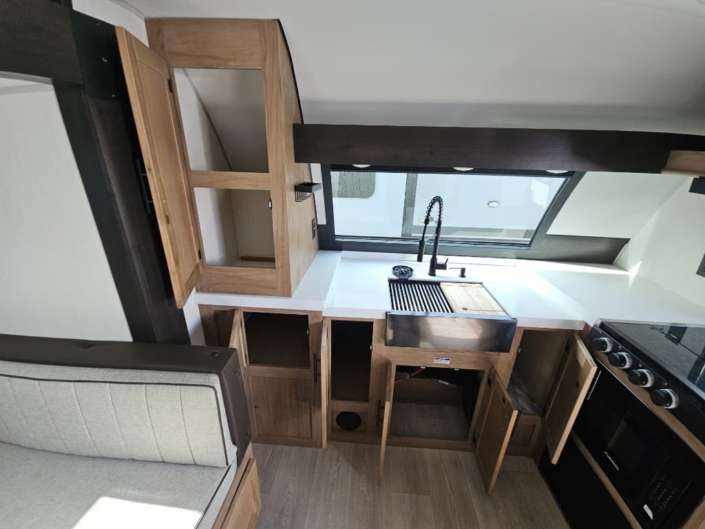 2025 Forest River 2025 Forest River Cherokee Grey Wolf Black Label - thumbnail 17