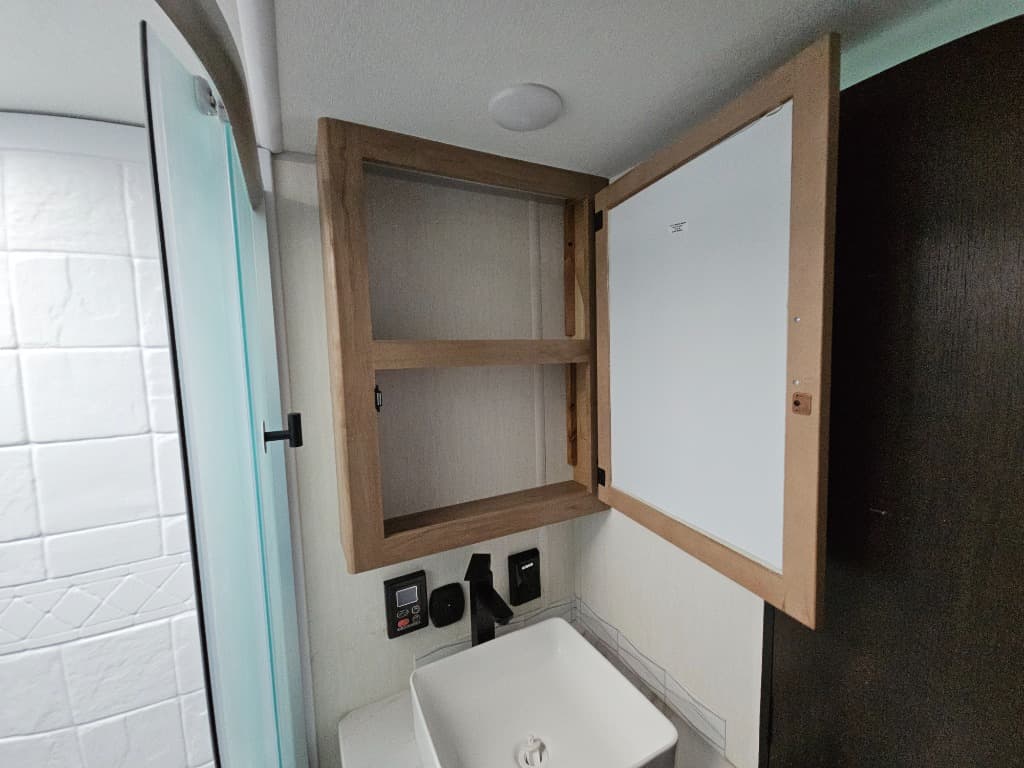 2025 Forest River 2025 Forest River Cherokee Grey Wolf Black Label - thumbnail 32