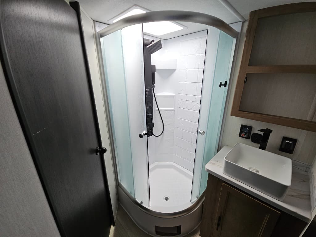 2025 Forest River 2025 Forest River Cherokee Grey Wolf Black Label - thumbnail 35