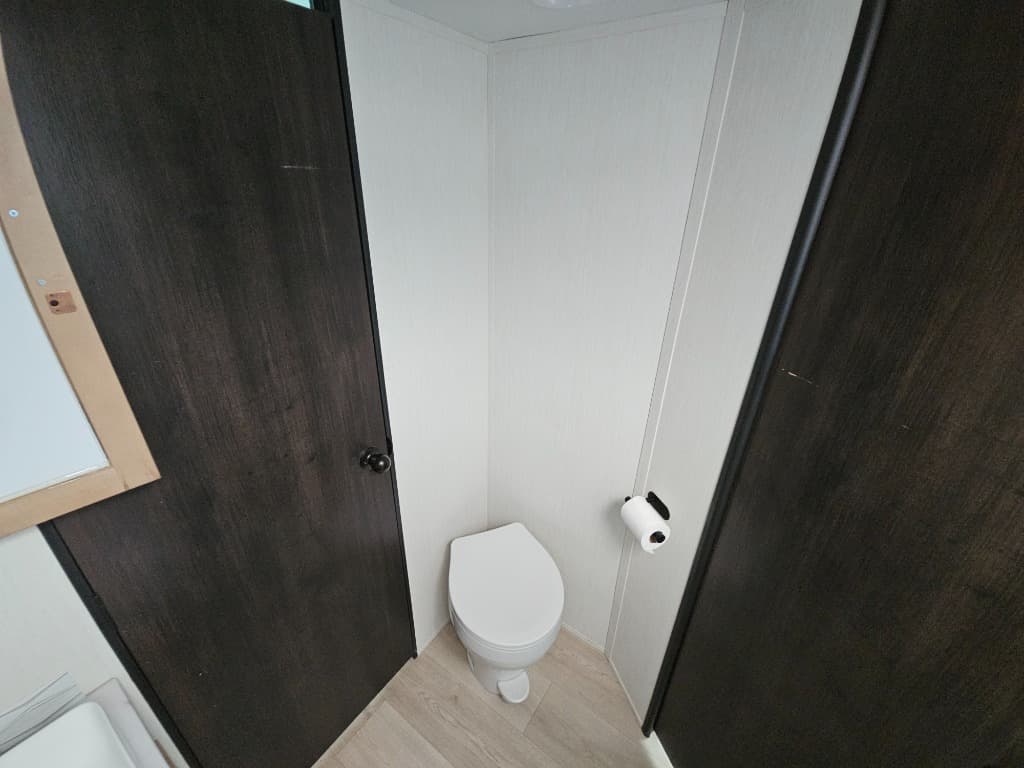 2025 Forest River 2025 Forest River Cherokee Grey Wolf Black Label - thumbnail 36