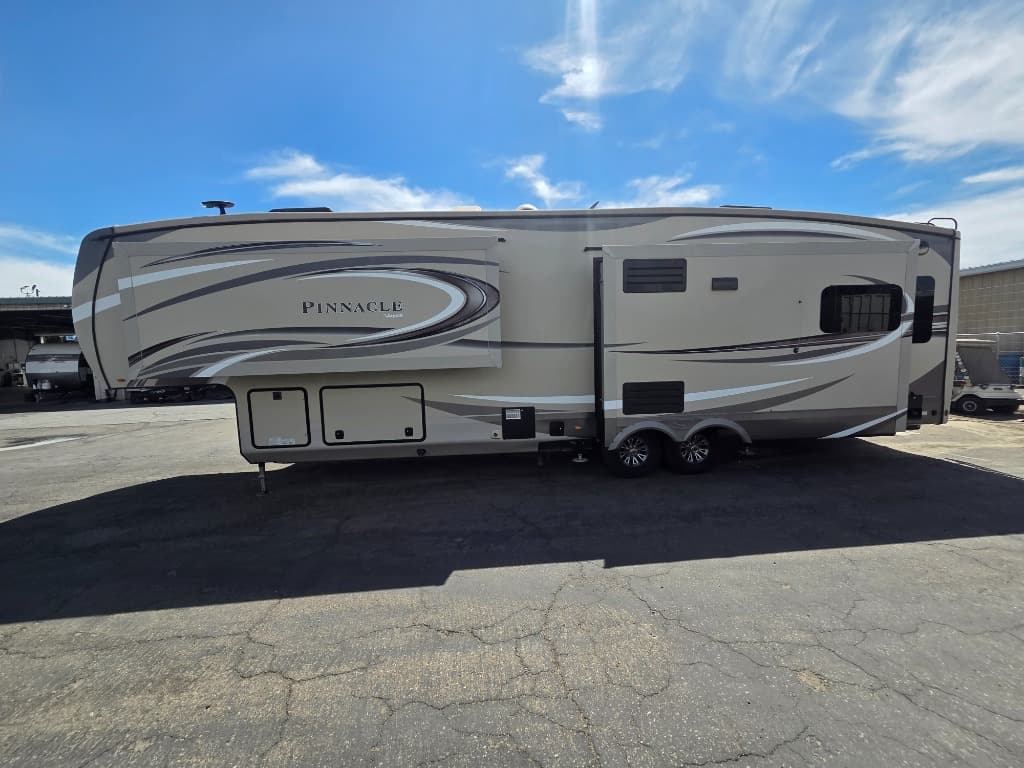 2018 Jayco 2018 Jayco Pinnacle - thumbnail 2