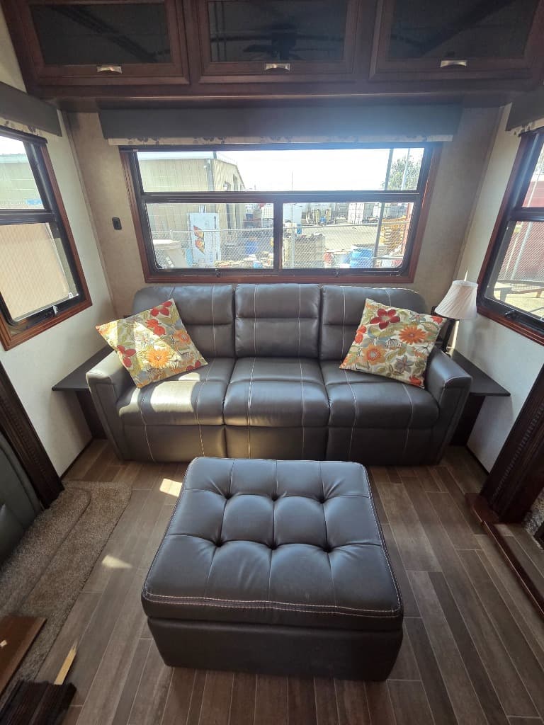 2018 Jayco 2018 Jayco Pinnacle - thumbnail 3