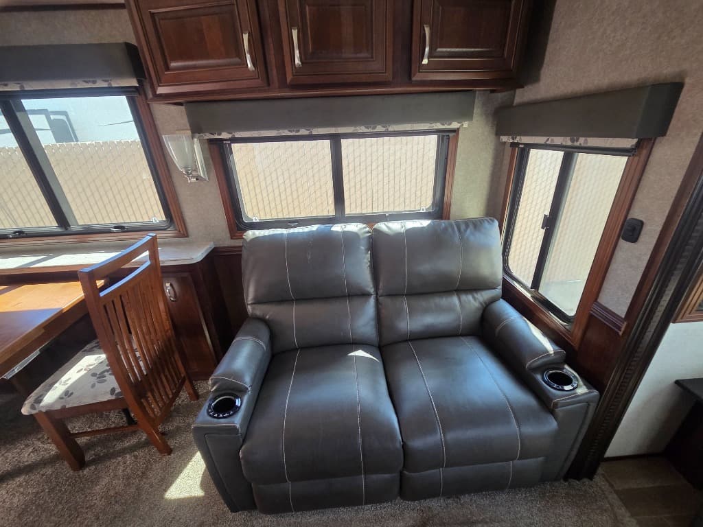 2018 Jayco 2018 Jayco Pinnacle - thumbnail 4