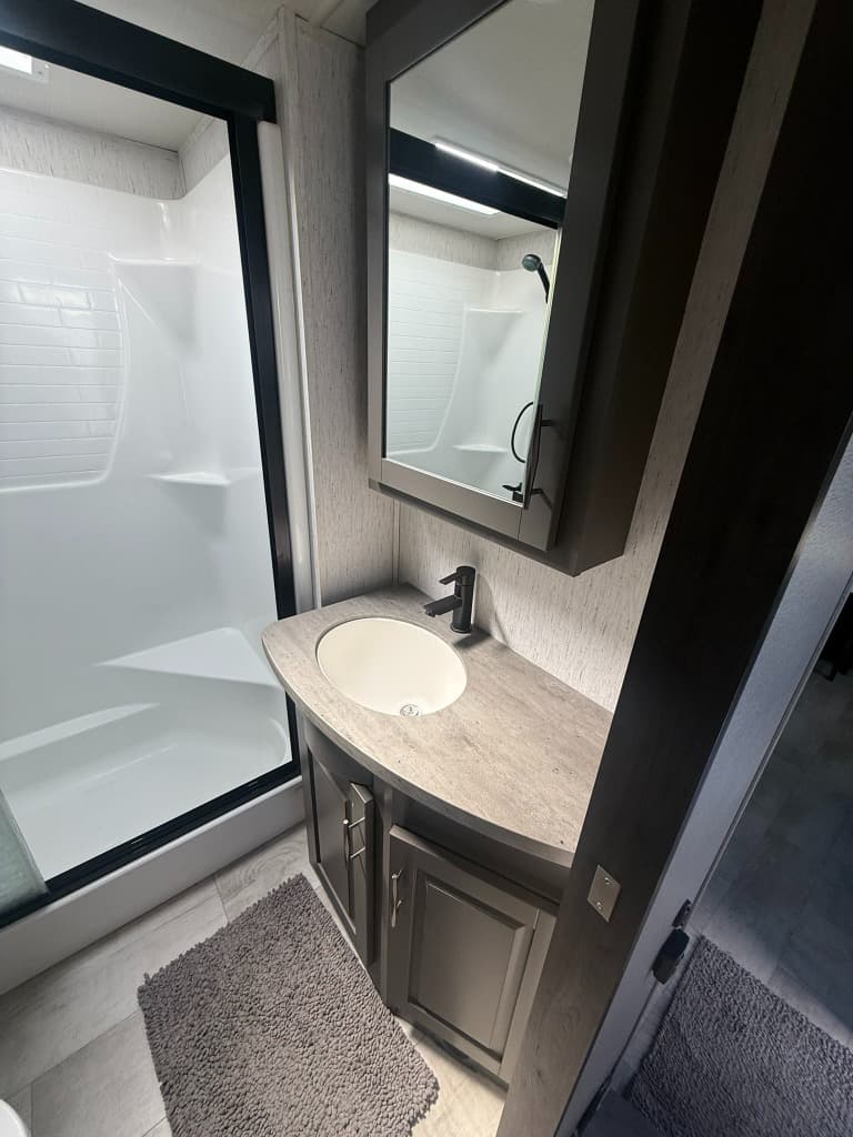 2020 Grand Design 2020 Grand Design Momentum - thumbnail 6