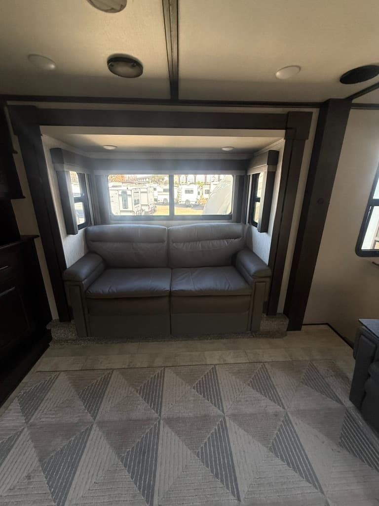 2020 Grand Design 2020 Grand Design Momentum - thumbnail 17