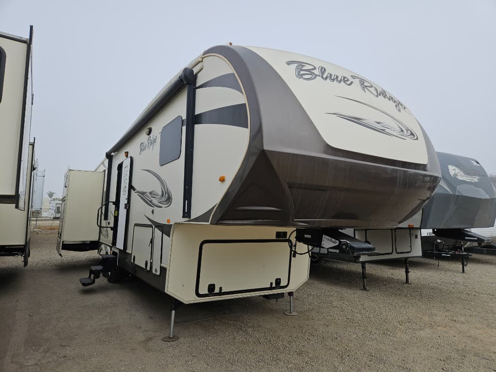 2016 Forest River Cardinal Blue Ridge 3125RT